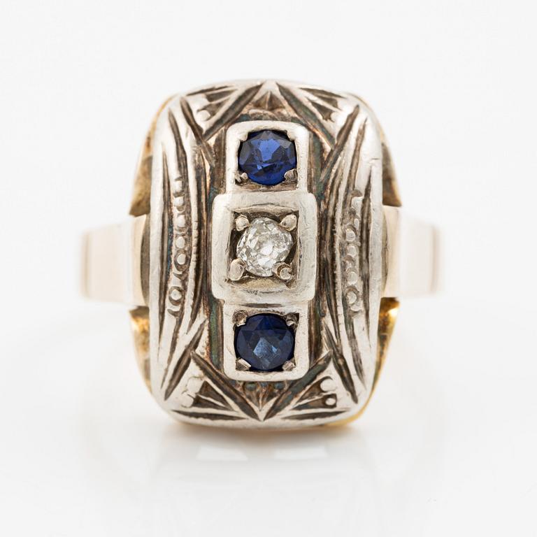 Ring 14K guld med små safirer och gammalslipad diamant.