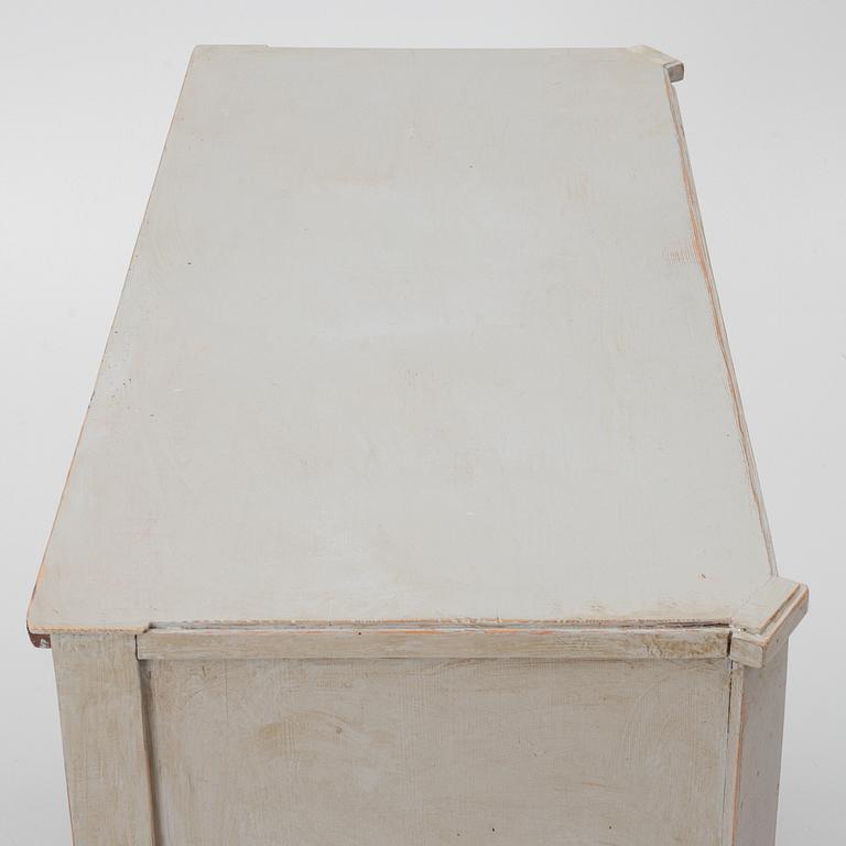 Chest of drawers, 19th century.