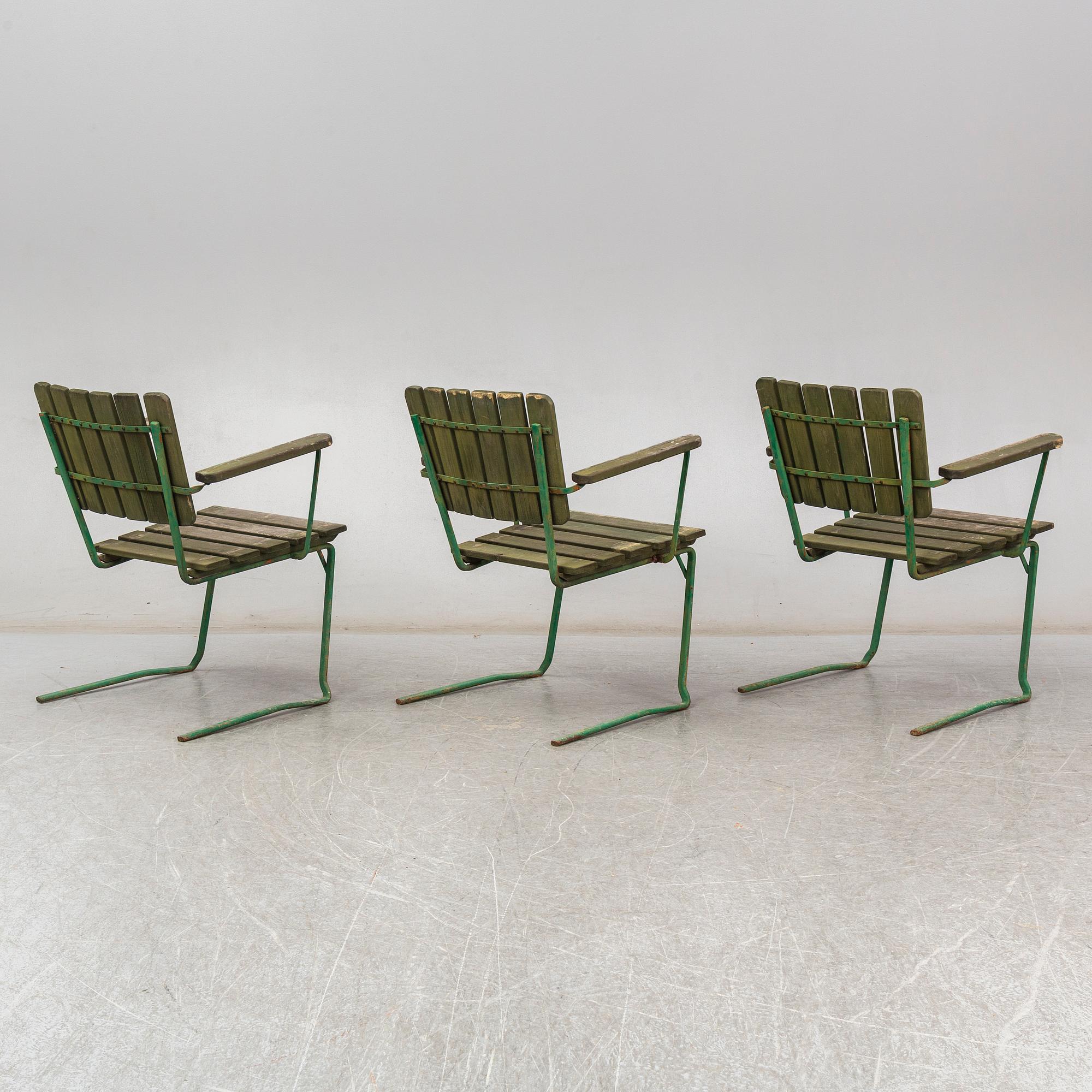 Three Arbrå stålmöbler and Grythyttan garden armchairs and a table, mid 20th century.