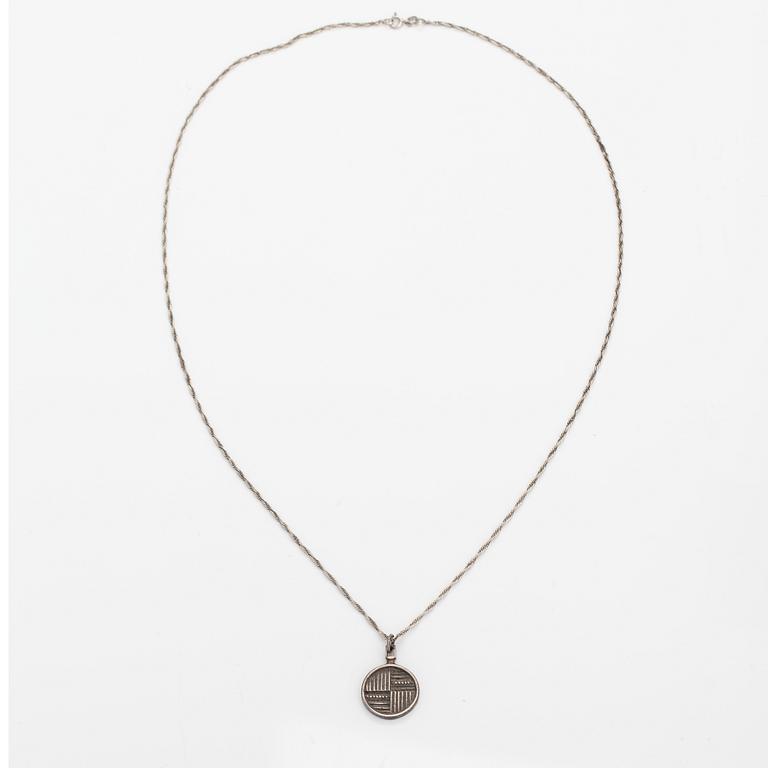 Jorma Laine, Kaulakoru, hopeaa. Kultateollisuus, Turku 1974.