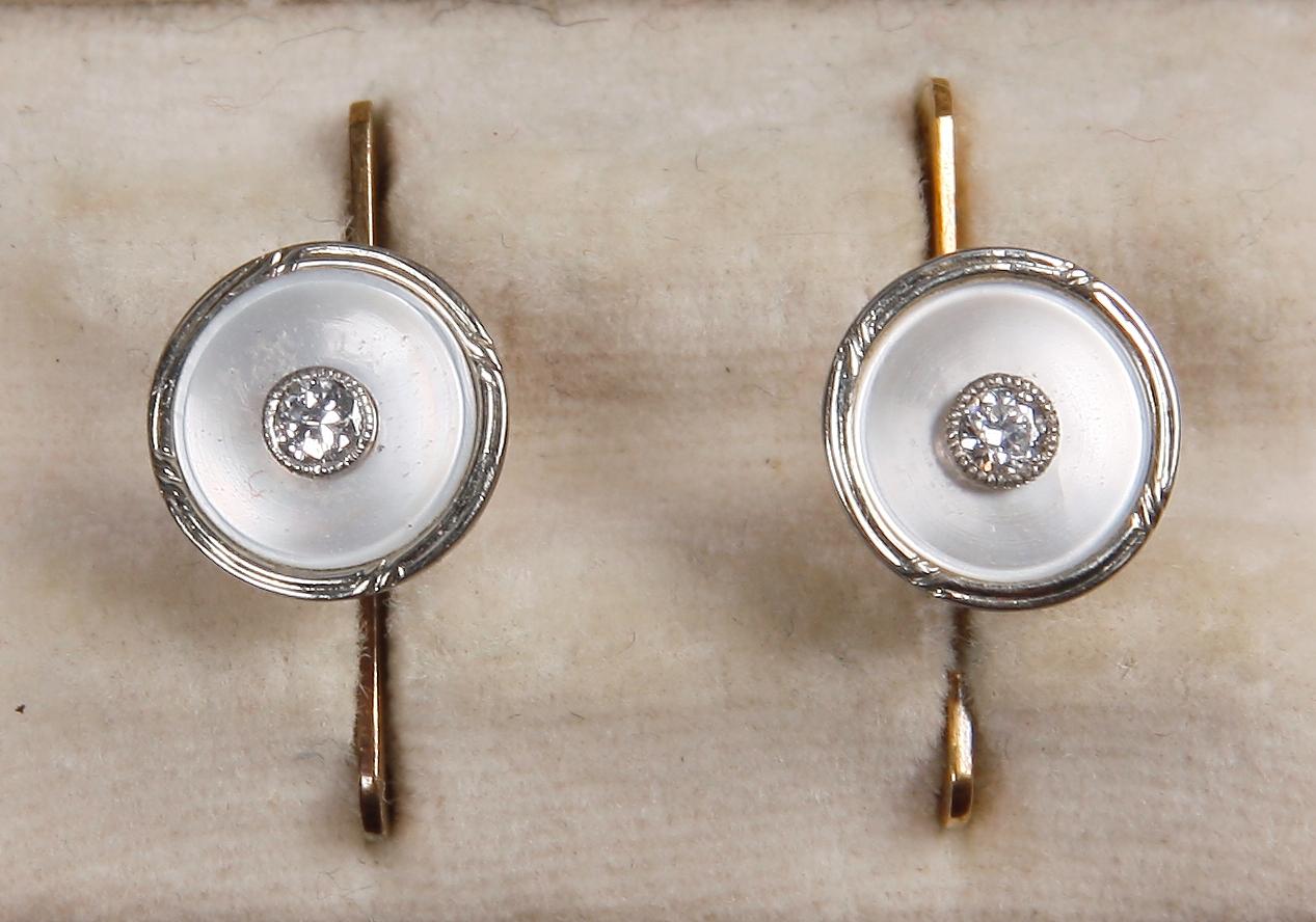 FRACKKNAPPAR, ett par, guld 18K, pärlemor, diamanter. Gustaf Dahlgren , Malmö 1937.
