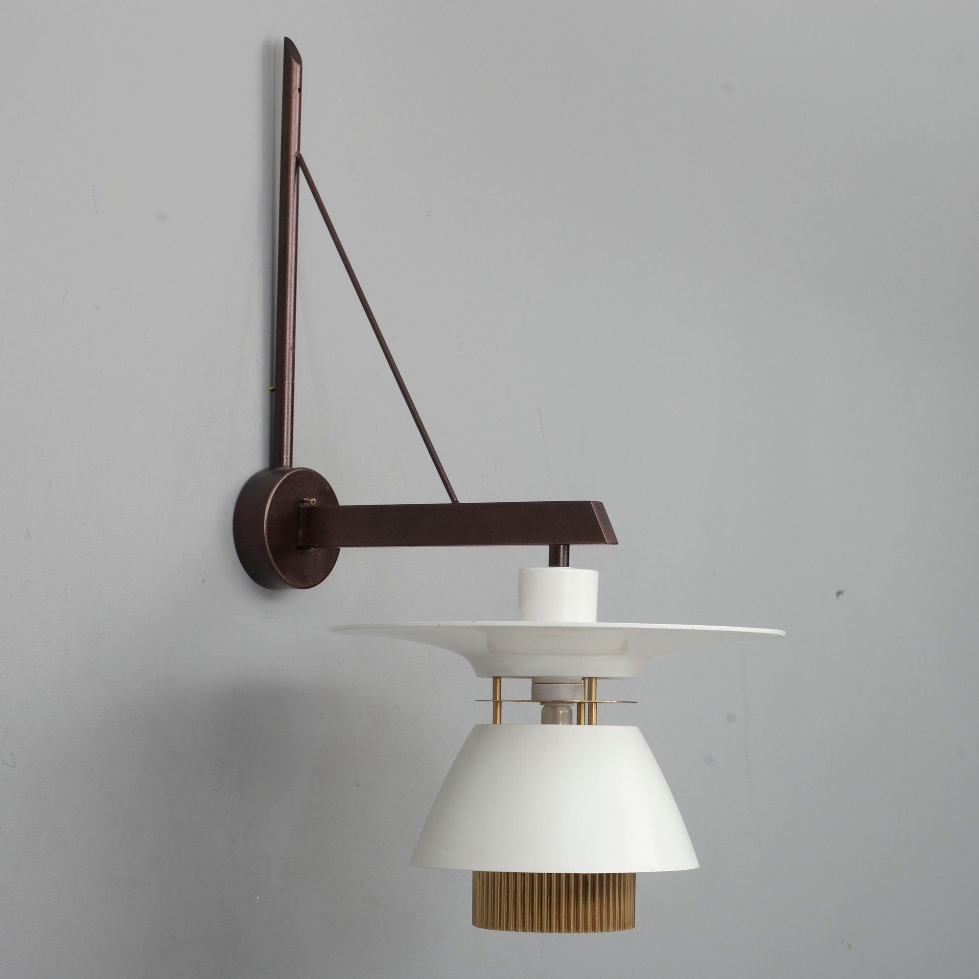 VÄGGLAMPA, skärmen av Lisa Johansson-Pape. Skärmens höjd 33 cm.