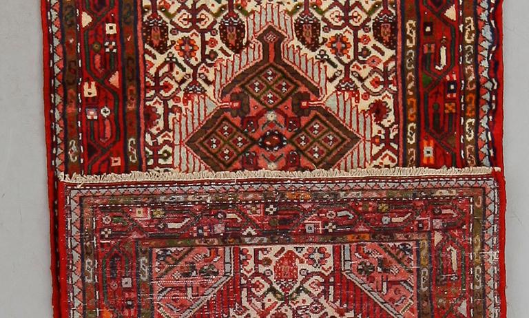 MATTA, Hamadan, ca 285 x 82 cm.