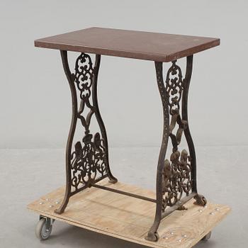 TRÄDGÅRDSBORD, mestadels sekelskiftet 1900.