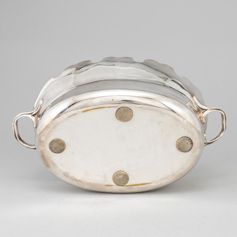 An 18th century argent haché glass rinser.