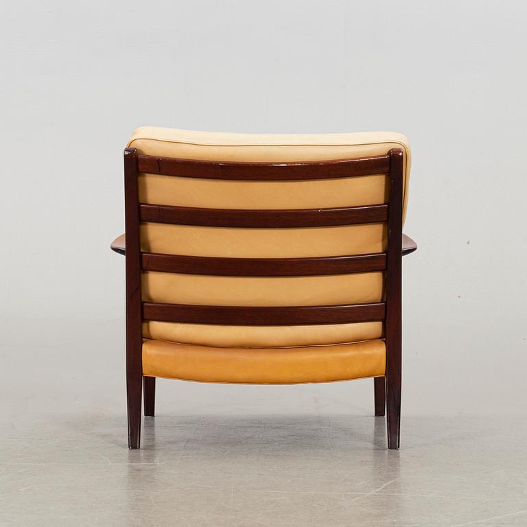 ARNE NORELL, a late 20th century "Löven" armchair.