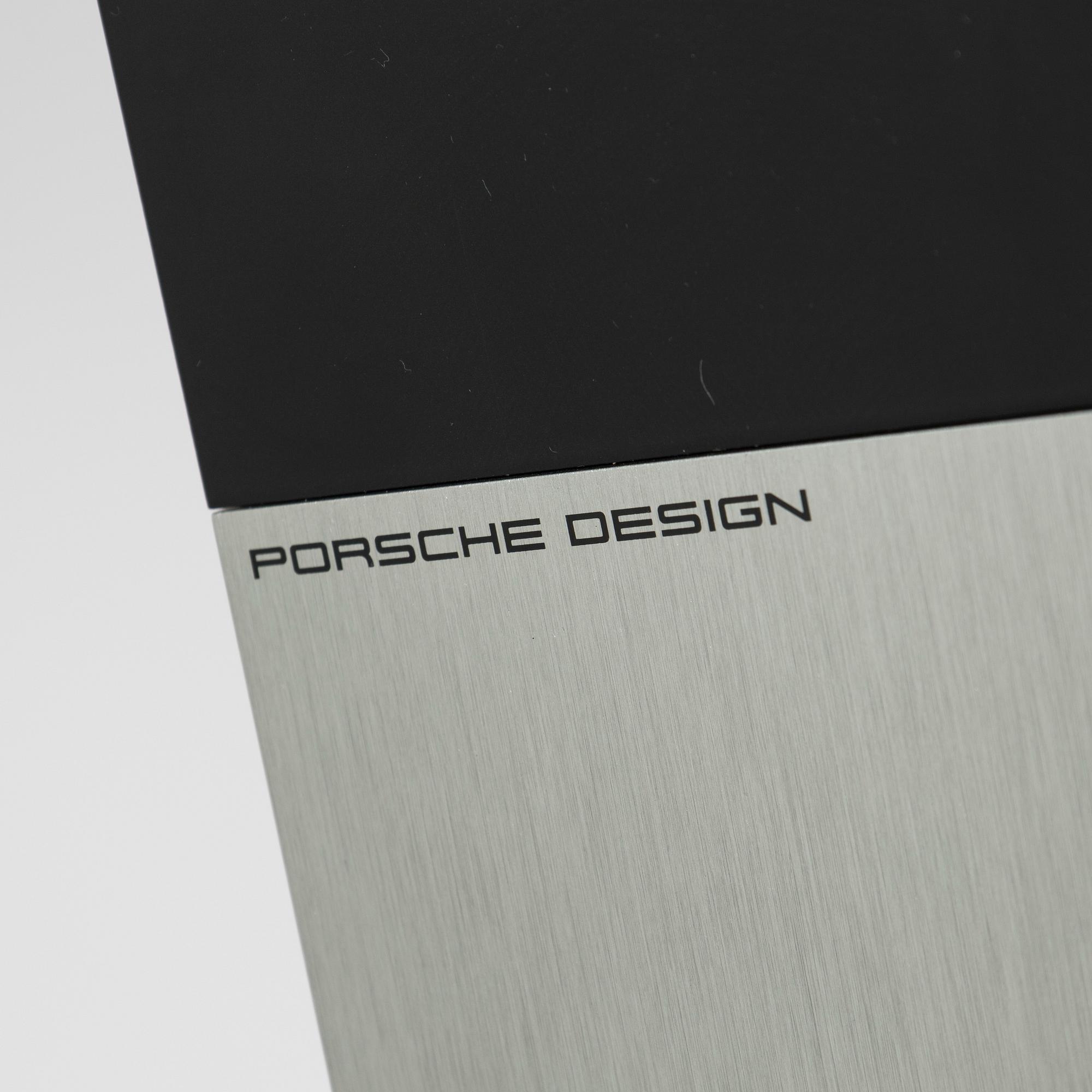 Lattiavalaisin, "Pan Floor Lamp", malli P7121, Zumtobel.