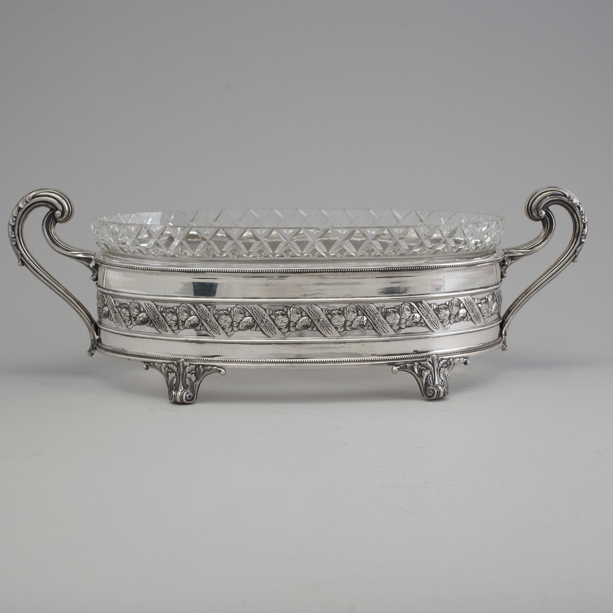 A SILVER JARDINIERE, Sweden, dated approx. 1920, Silver weigth 901 gram.