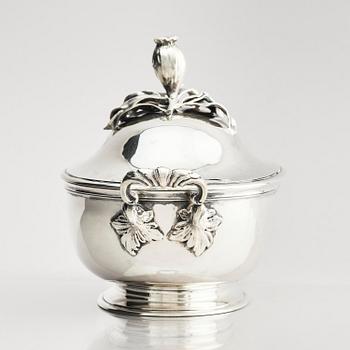 Karl Anderson, a silver tureen with lid, Stockholm 1943.