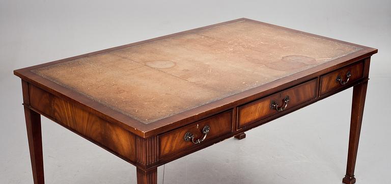 SKRIVBORD, engelsk stil, 1900-tal.