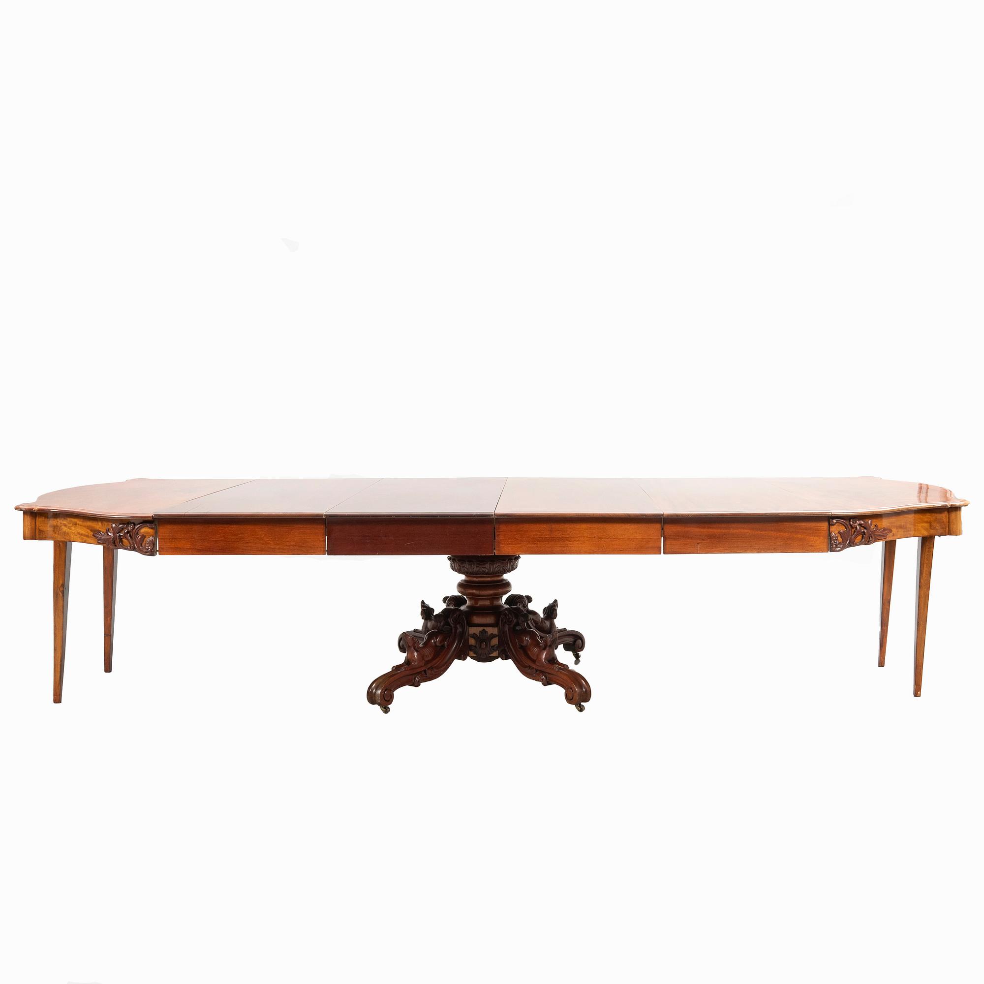Dining table, Rococo style, first half of the 20th century.