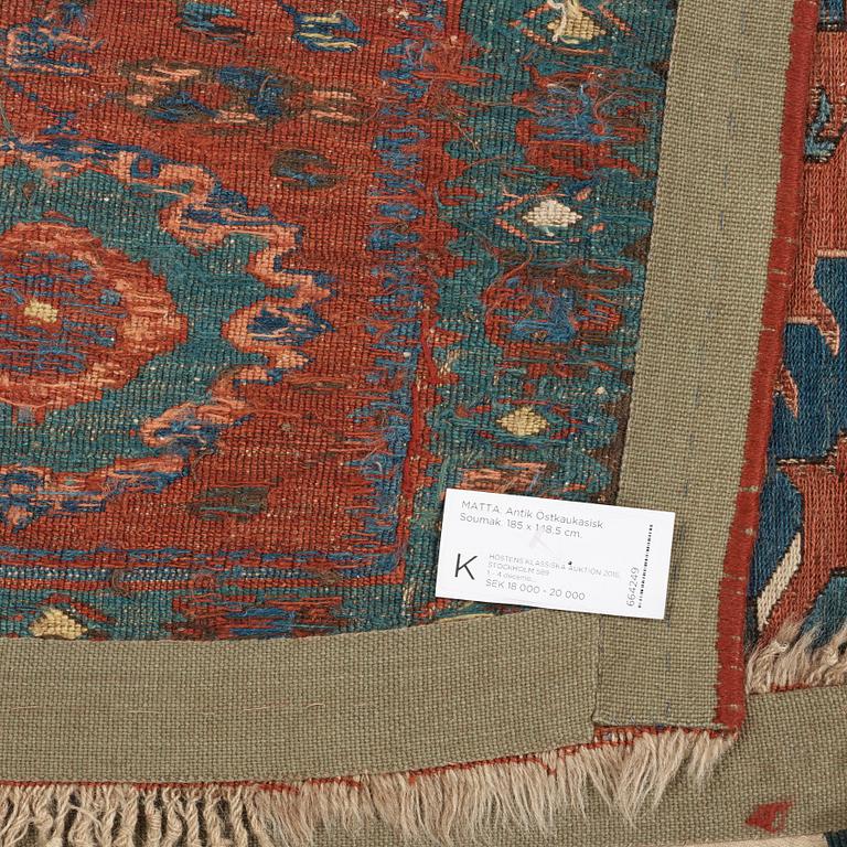 CARPET. Antique East Caucasian Soumak. 185 x 148,5 cm.