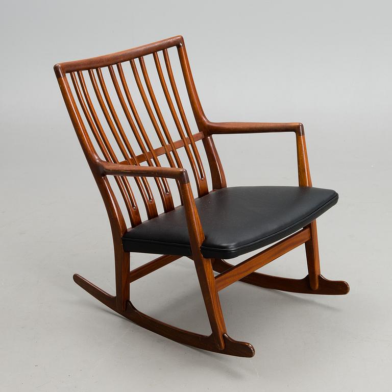 HANS J. WEGNER, GUNGSTOL. ML-33. För Mikael Laursen, Danmark, omkring 1900-talets mitt.