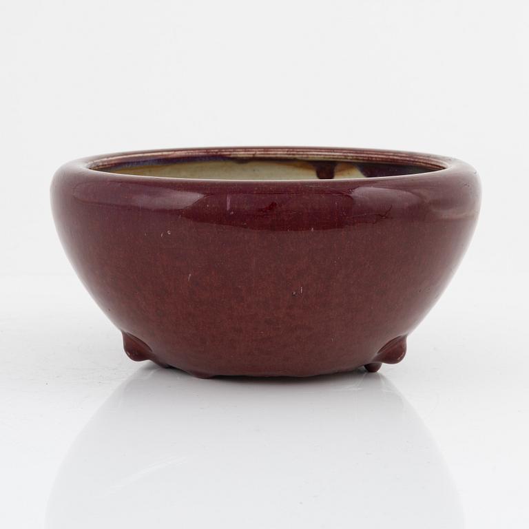 A ceramic bowl, late Qing Dynasty, around 1900.