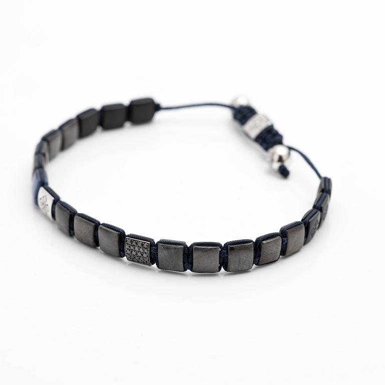 Shamballa armband av 18K guld, safirer och diamanter.