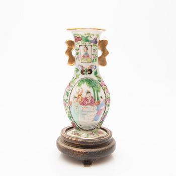 A porcelain set, 8 pieces, Canton, 19th century, China.