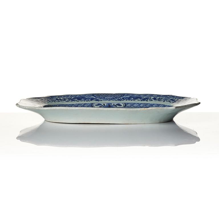 Stekfat, porslin. Qingdynastin, 1700-tal.