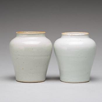 Two white glazed pots, Transiton, 17th Century.