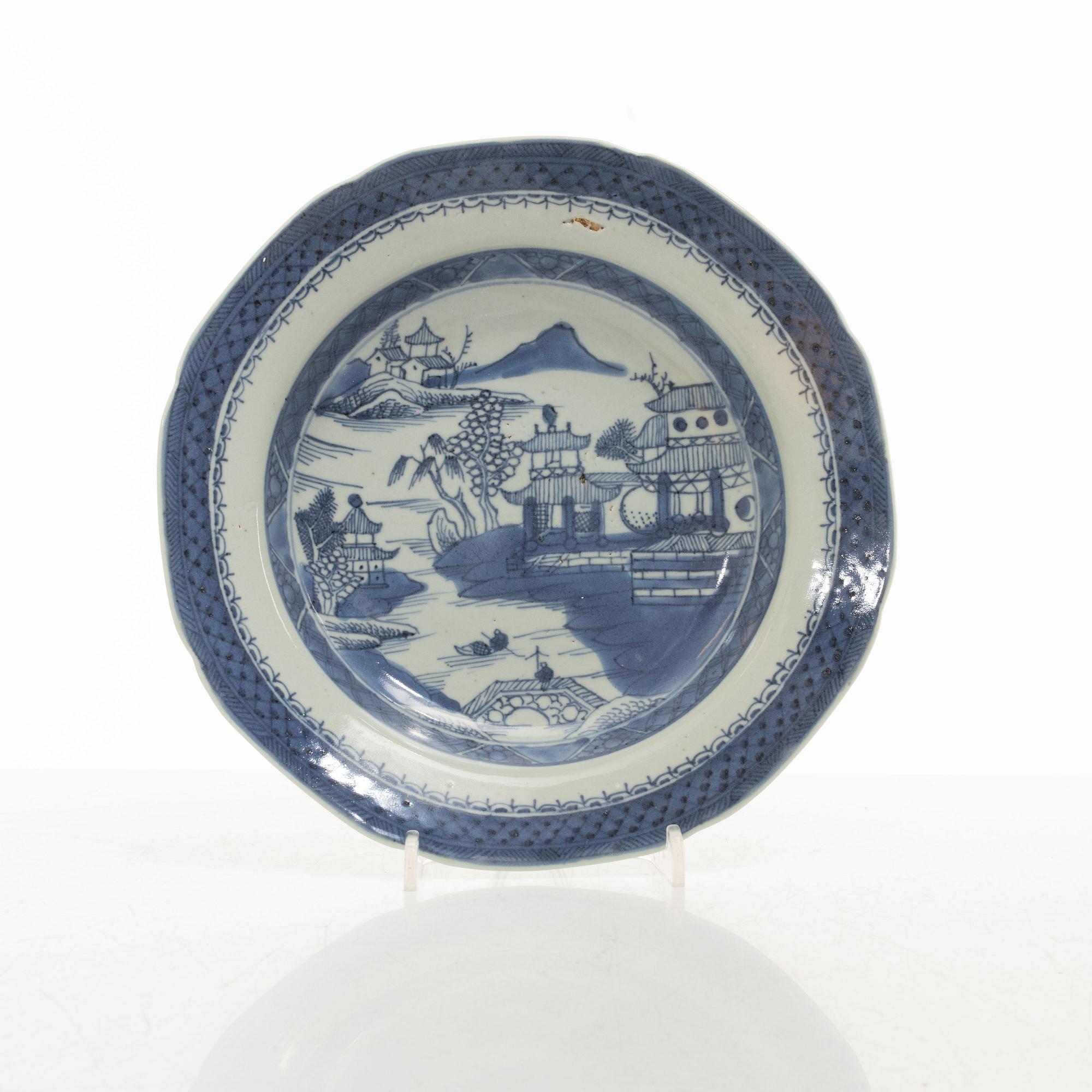 Tallrikar, 19 stycken, kompaniporslin, Kina, Qingdynastin, 1800-tal.