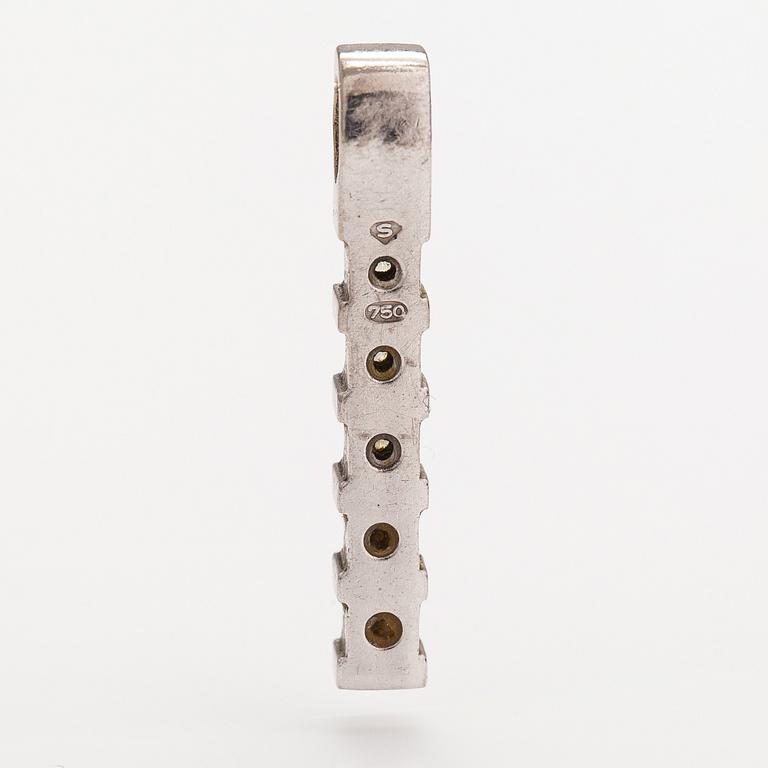 An 18K white gold pendant with princess-cut diamonds ca. 0.45 ct in total.