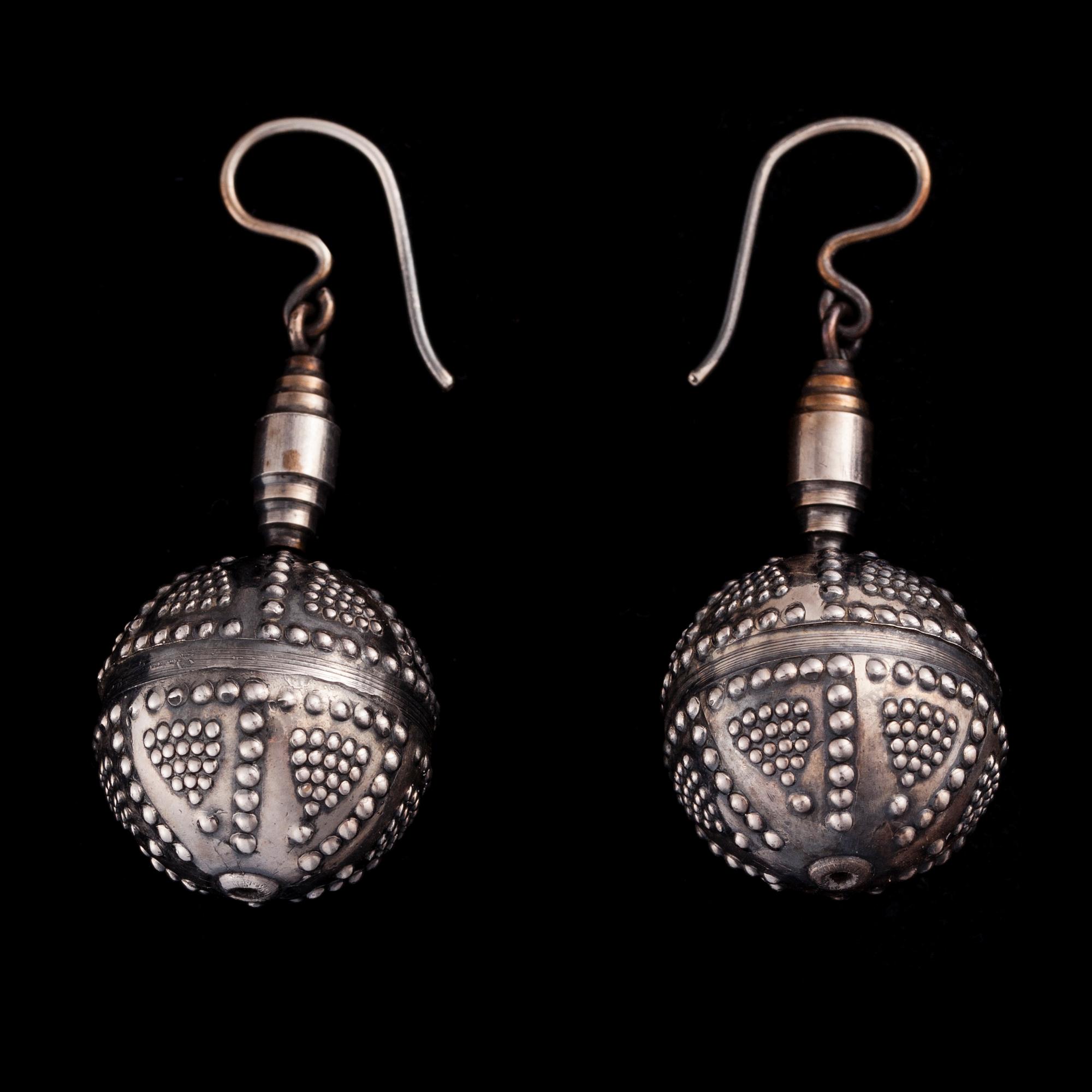 COLLIER, ARMBAND, ÖRHÄNGEN samt RING, silver, Kalevala Koru 1965-67.