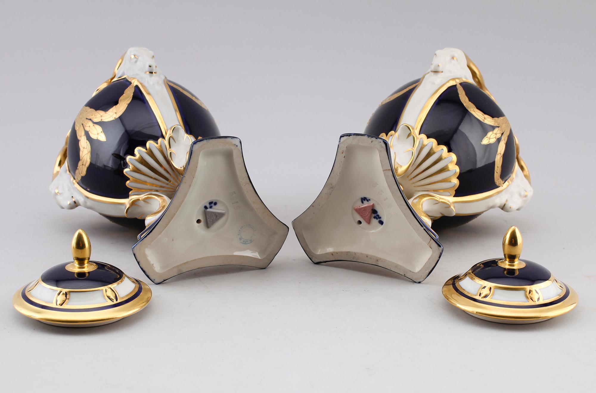 LOCKURNOR, 2 st, porslin, Royal Dux, 1900-talets mitt.