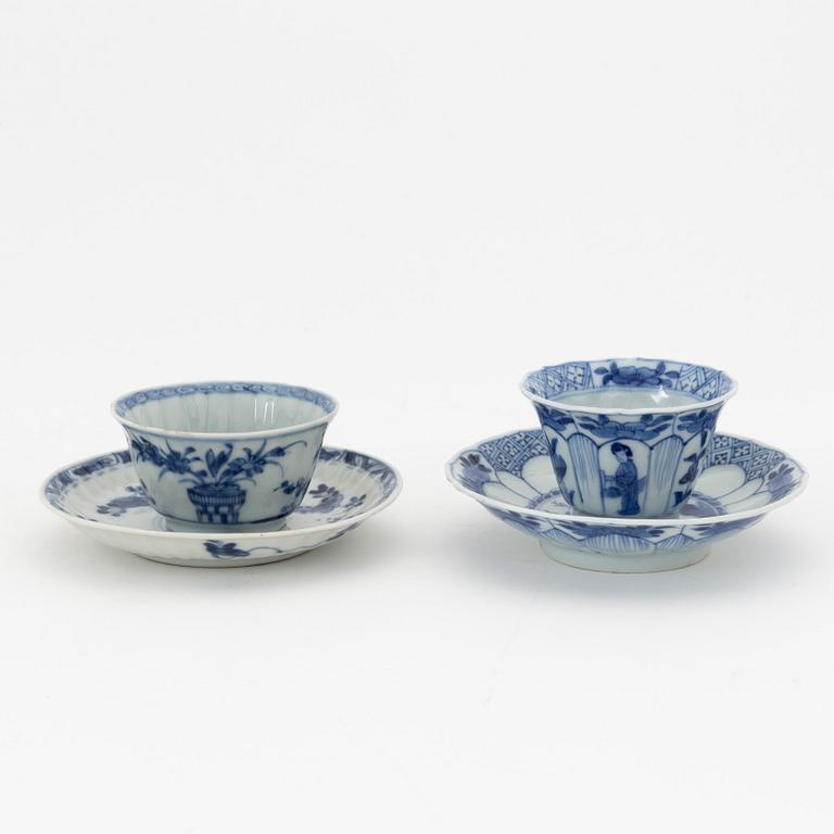 A group of seven Chinese blue and white cups with saucers, Qing dynasty, Kangxi (1622-1722).