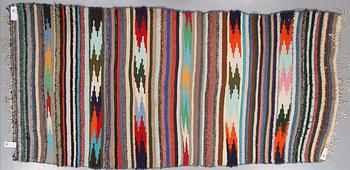 MATTA, Kelim, modern tillverkning. Ca 270 x 130 cm.