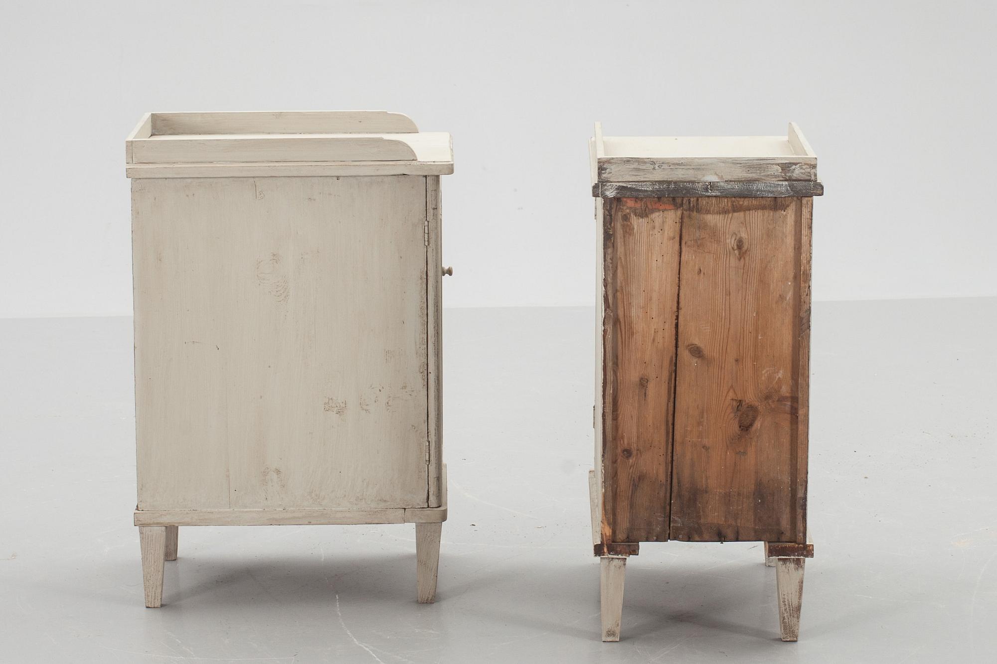 SÄNGBORD, ett par, 1800-tal.