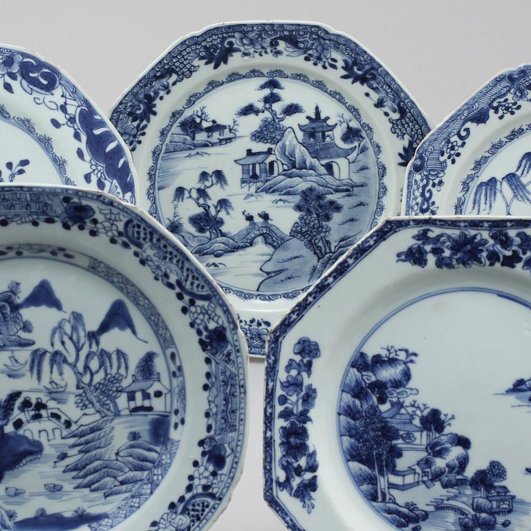 TALLRIKAR, 7 st, porslin, Kina, 1700-tal.