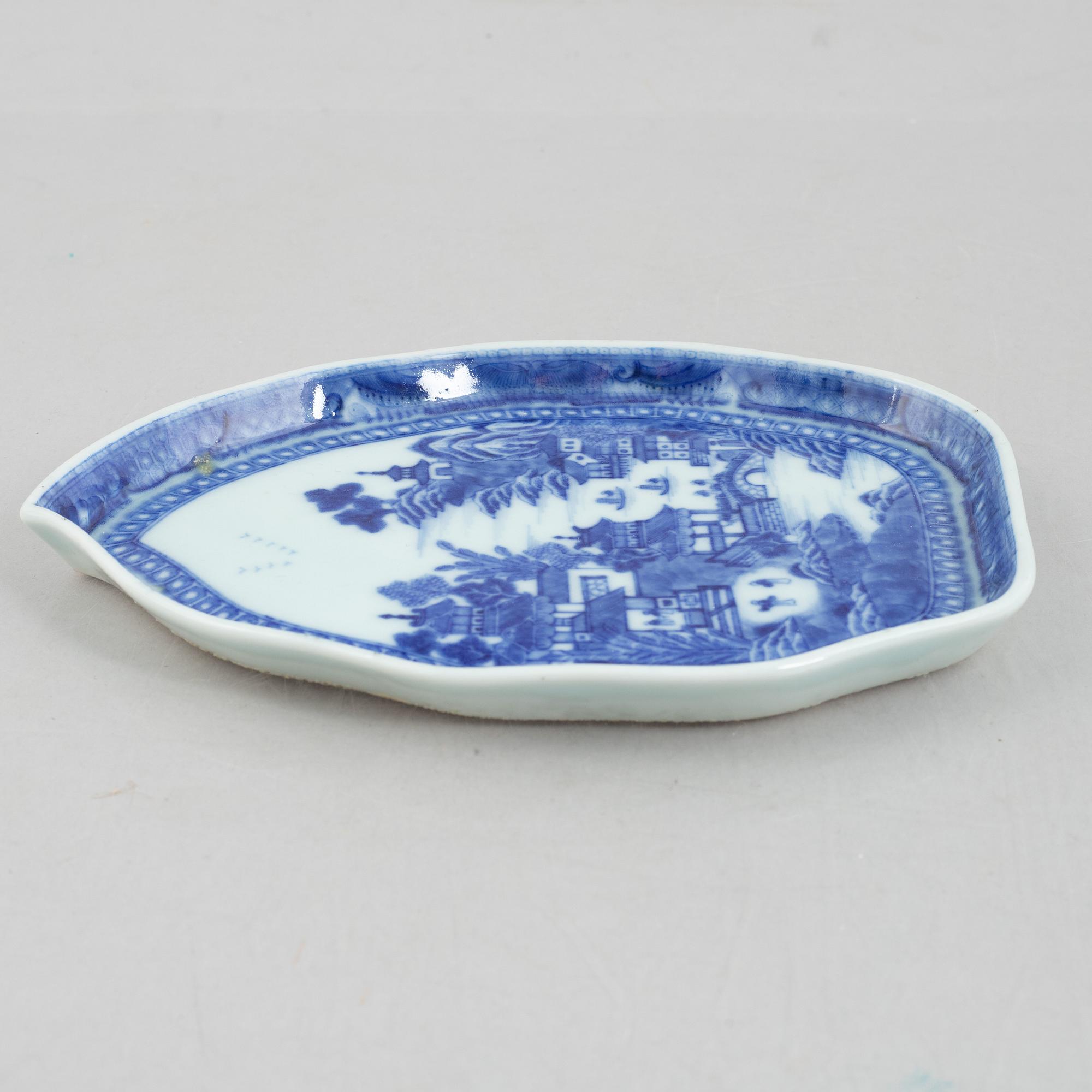 Seven export porcelain serving dishes, China, Jiaqing (1796-1820),.