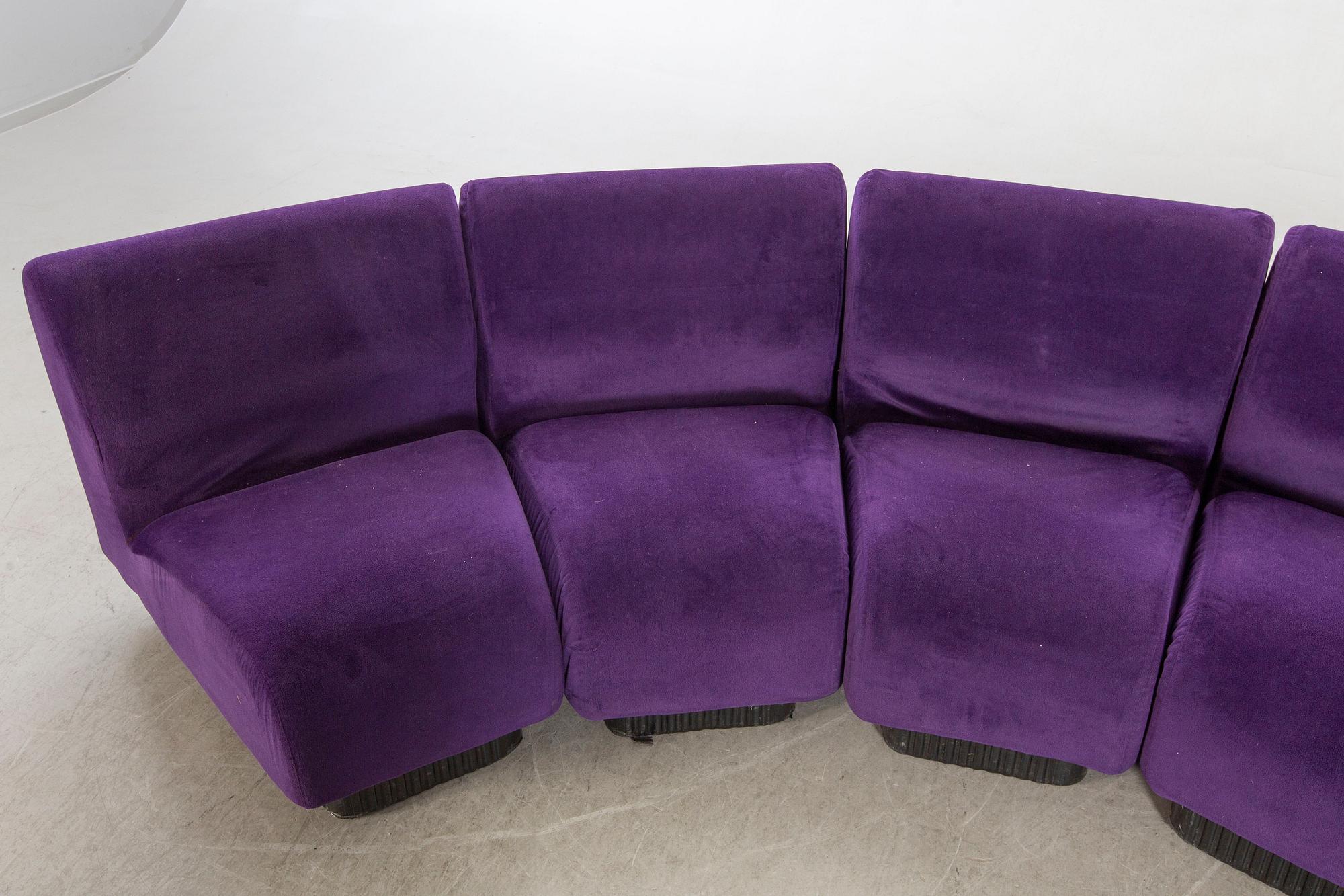 Sektionssoffa  Don Chadwick för Herman Miller, Nob Nederländerna 1900-talets senare del.