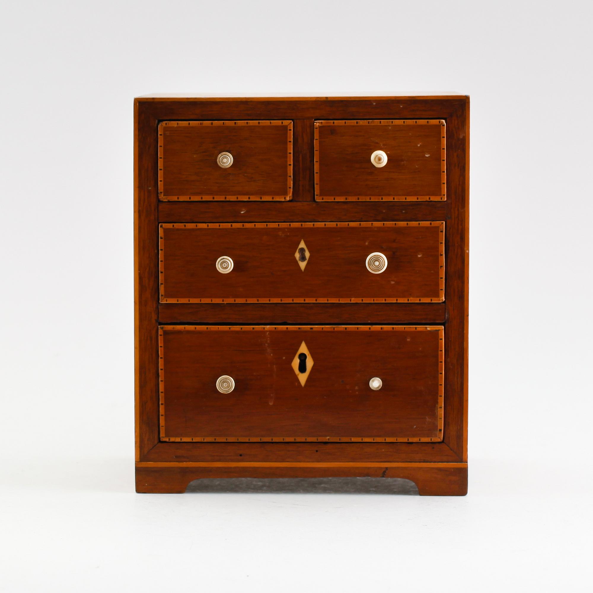 KRYDDBYRÅ, 1800-talets första hälft.