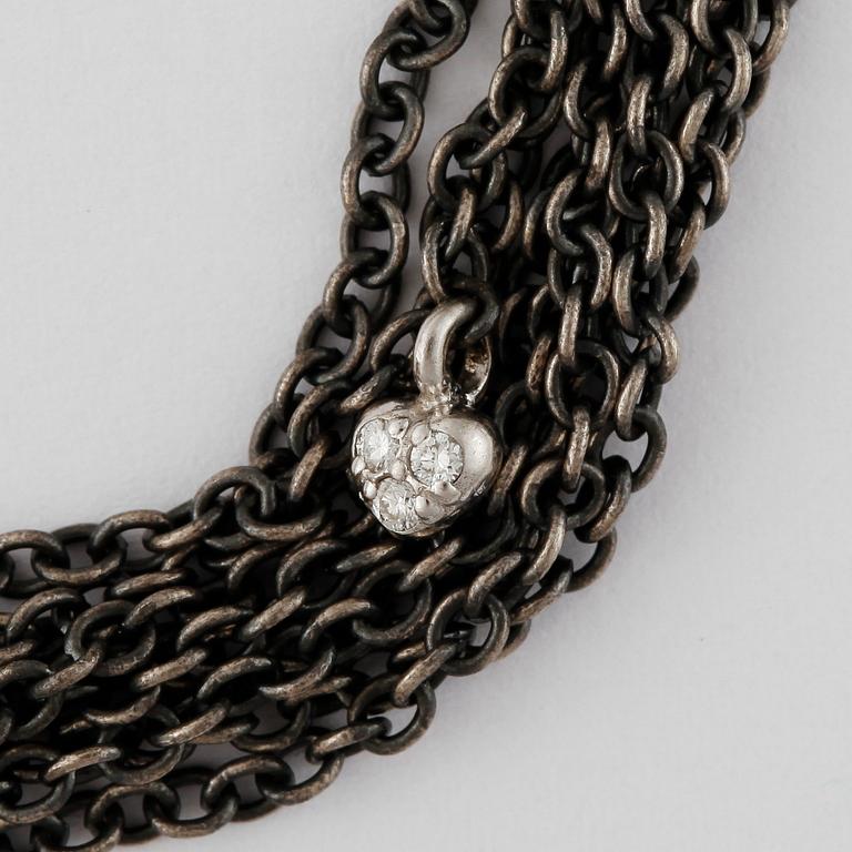 ARMBAND, Ole Lynggaard, oxiderat sterlingsilver och 18k guld och briljantslipade diamanter, lås "Blonde" i 18k guld.
