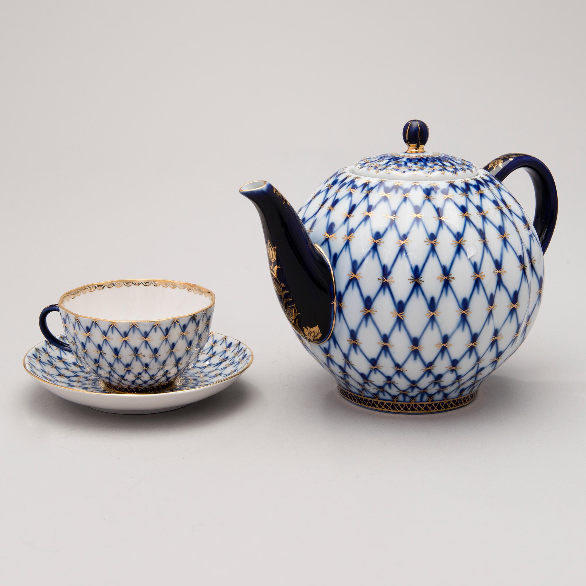 A 7-piece 'Cobalt Net' tea set in porcelain from Lomonosov, USSR.