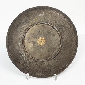 A Japanese bronze dish, Meiji (1868-1912).