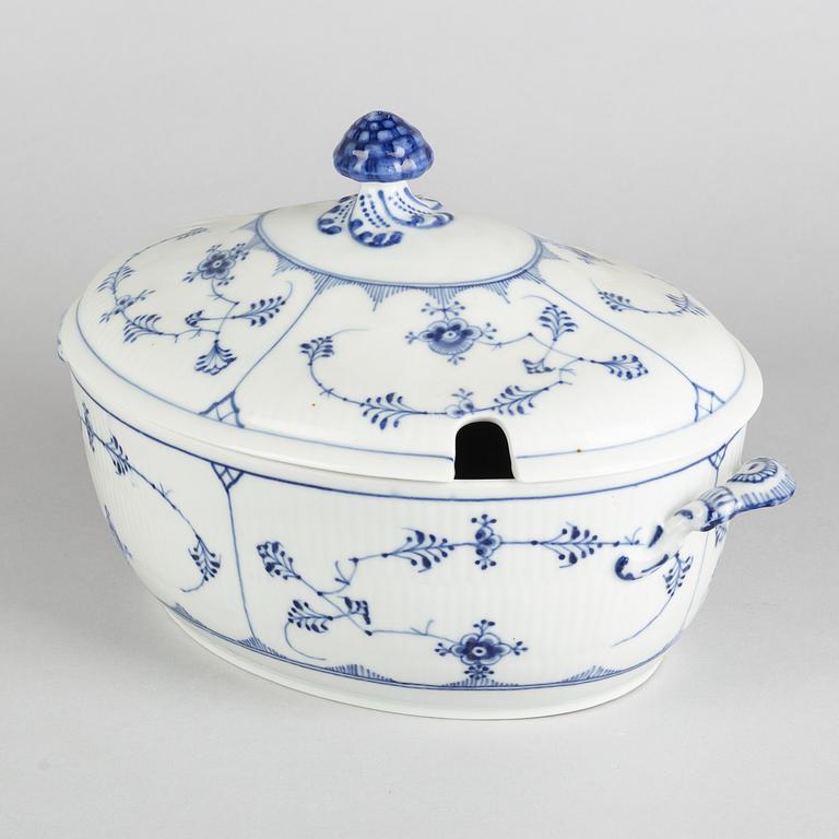 A 'Blue Fluted Plain' porcelain tureen with cover, Royal Copenhagen, model 360, 1893-1900.