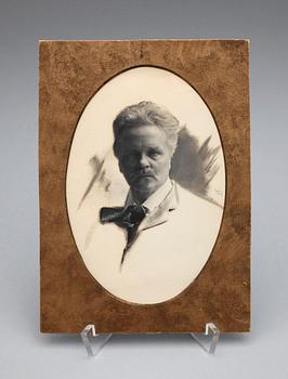 HERMAN HAMNQVIST, originalfotografi, August Strindberg, á tergo med påskrift samt datering 1906.