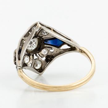RING, med gammalslipade diamanter och troligen syntetiska safirer.