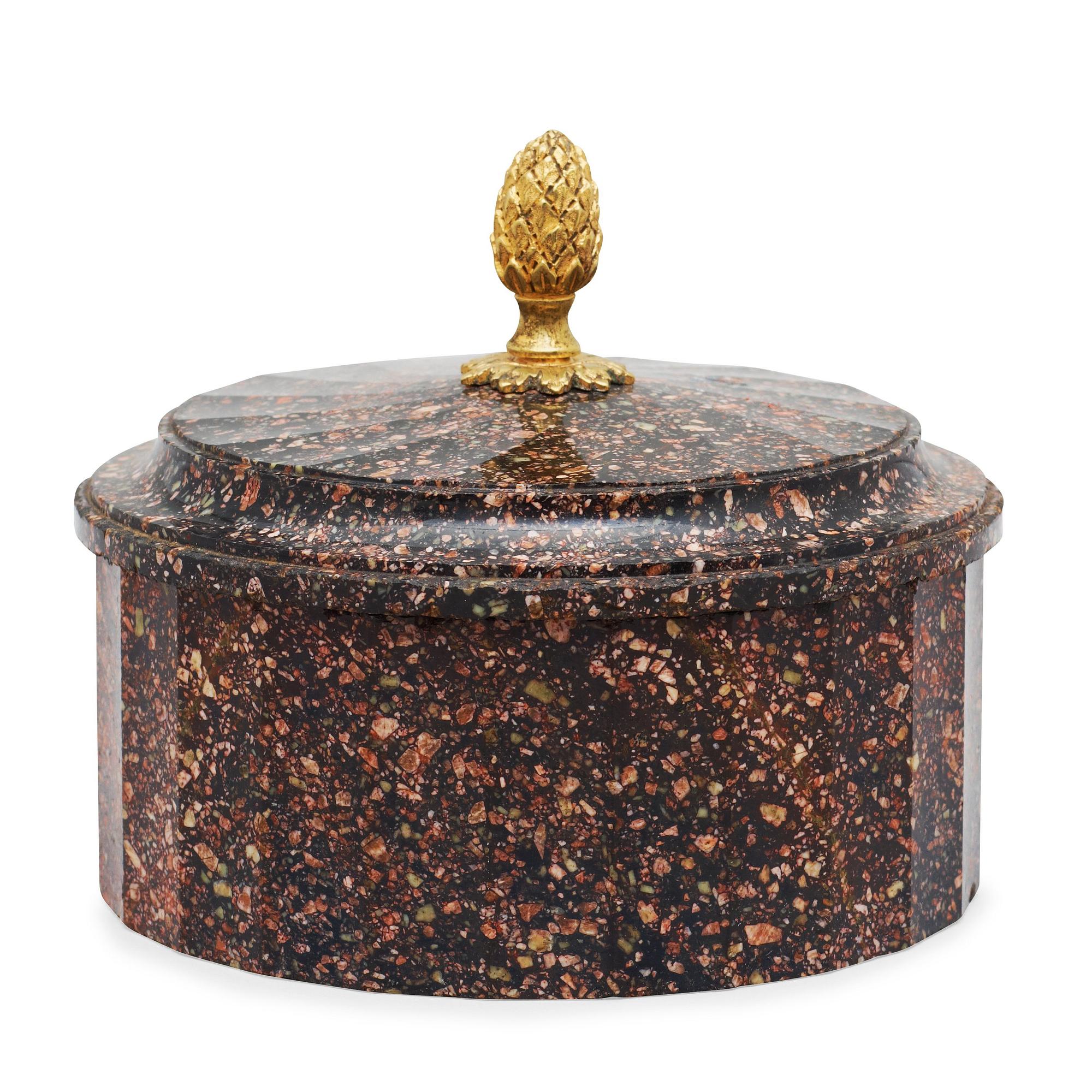SMÖRASK MED LOCK. Älvdalen, 1800-talets början. Empire.