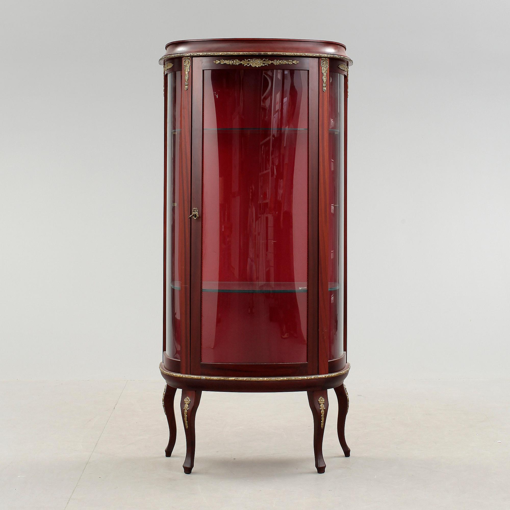 VITRINSKÅP, rokokostil, 1900-talets andra hälft.