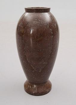 URNA, marmor, 1900-talets mitt.