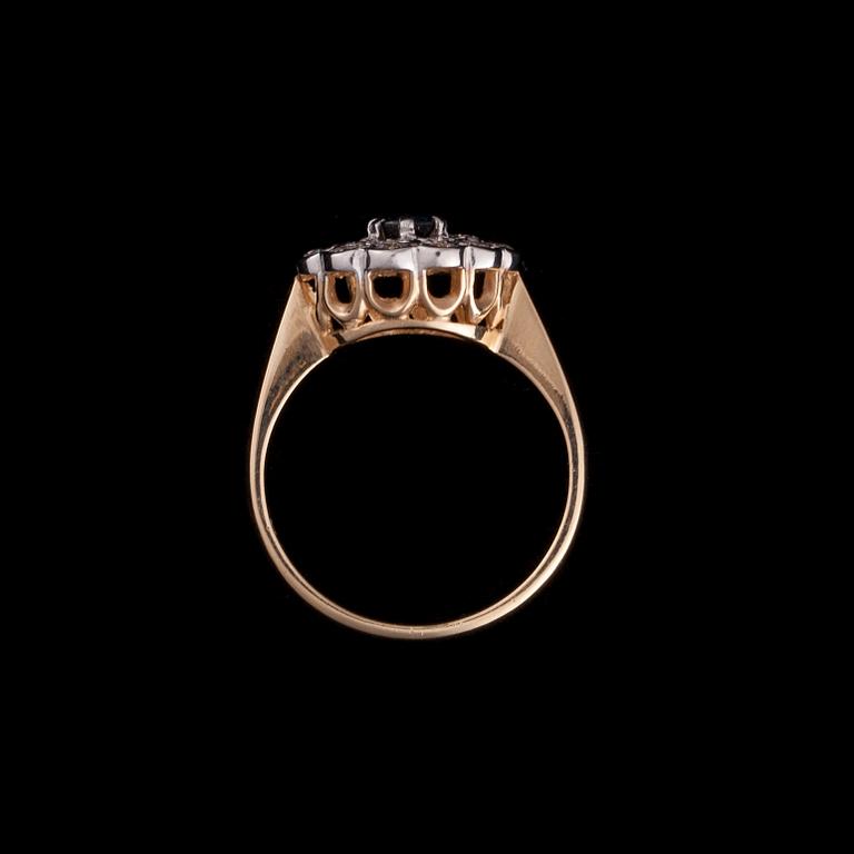 RING, 14K guld, briljantslipade diamanter, safir. Vikt ca 5,4 g.