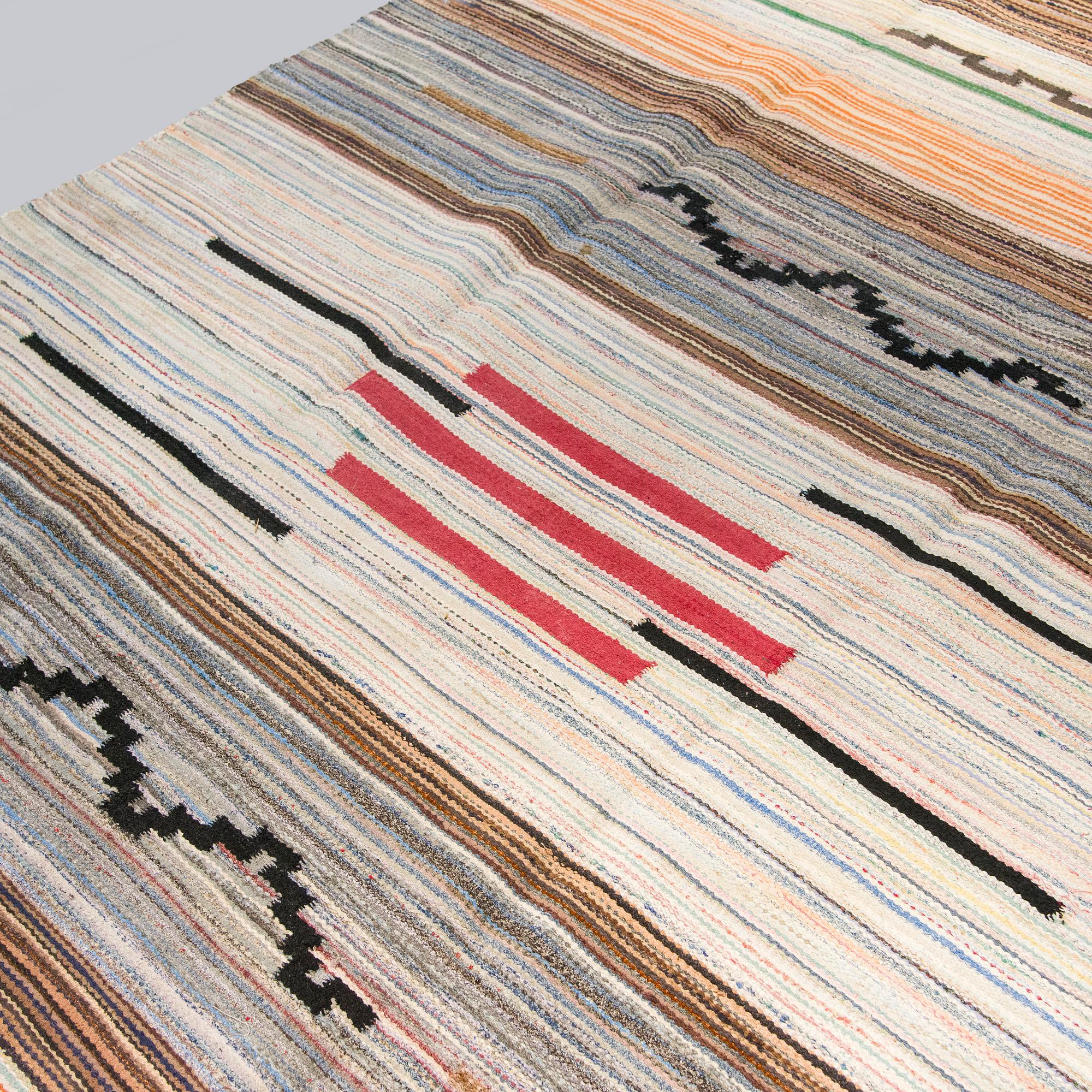 A 1930's Finnish rag rug. Circa 282 x 190 cm.