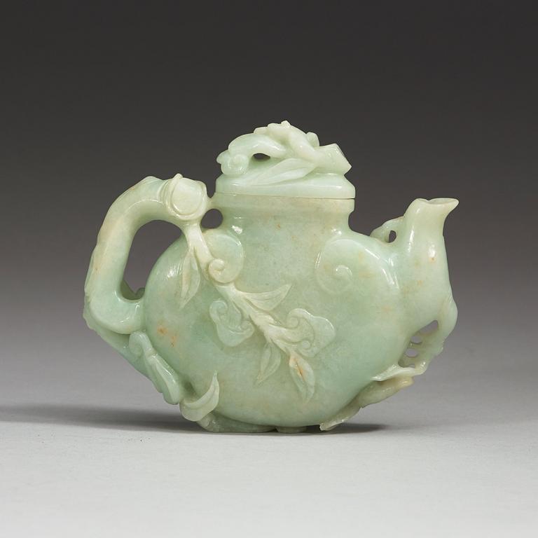 A carved jadeit tea-pot with cover, presumably late Qing dynasty (1644-1912).