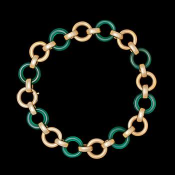 85. BRACELET, gold and chrysoprase.