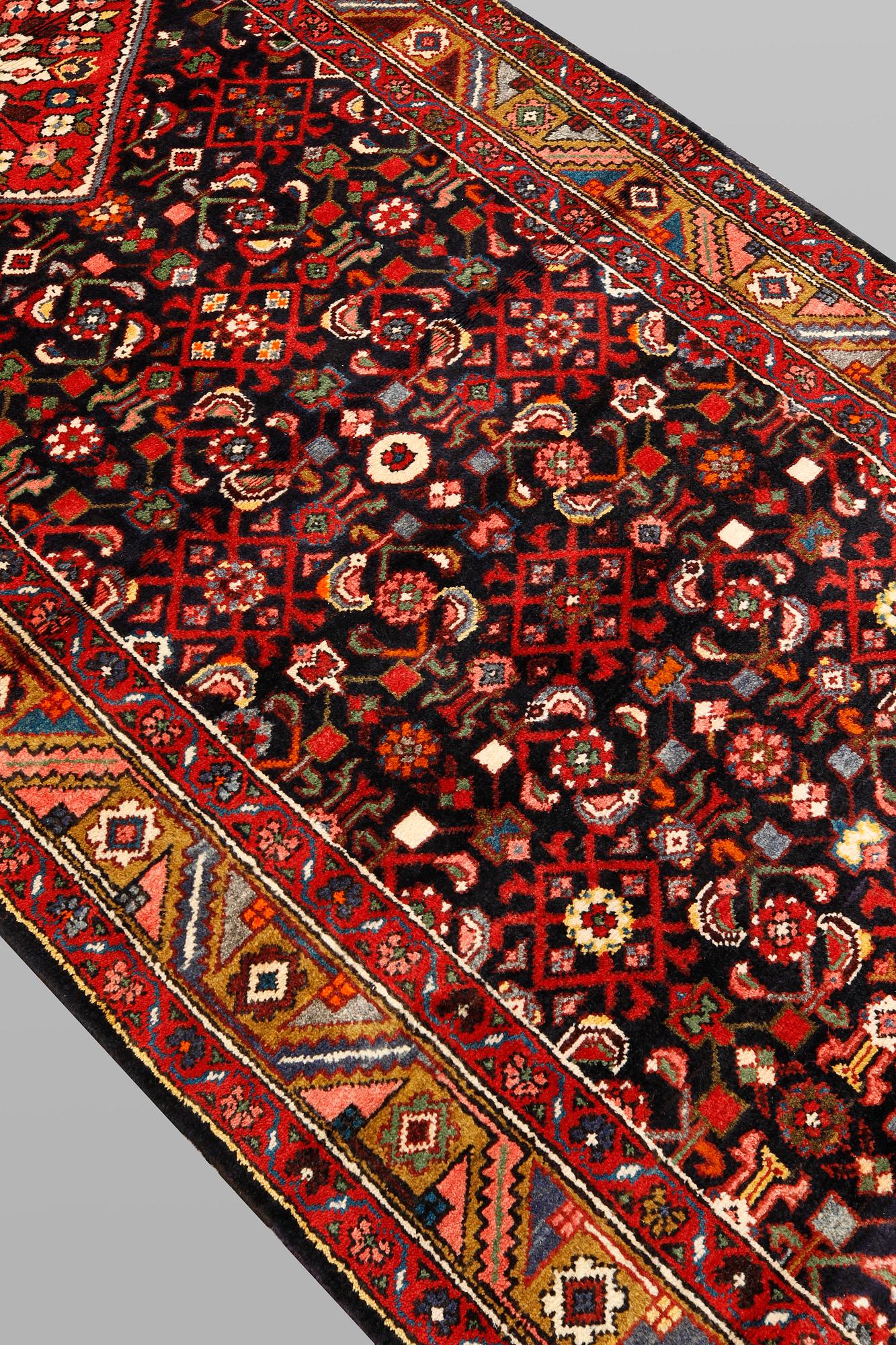 Gallerimatta, Hamadan, ca 420 x 115 cm.