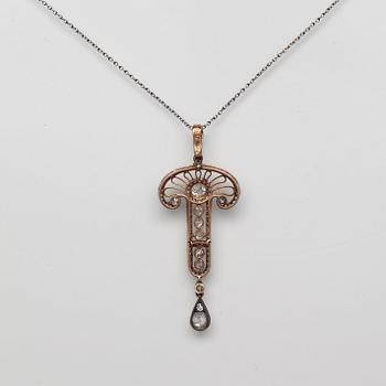 RIIPUS, 18K kultaa. Art Deco. Vanha- ja ruusuhiontaisia timantteja n. 1.50 ct. Helsinki 1930 l. Paino 5,9 g.