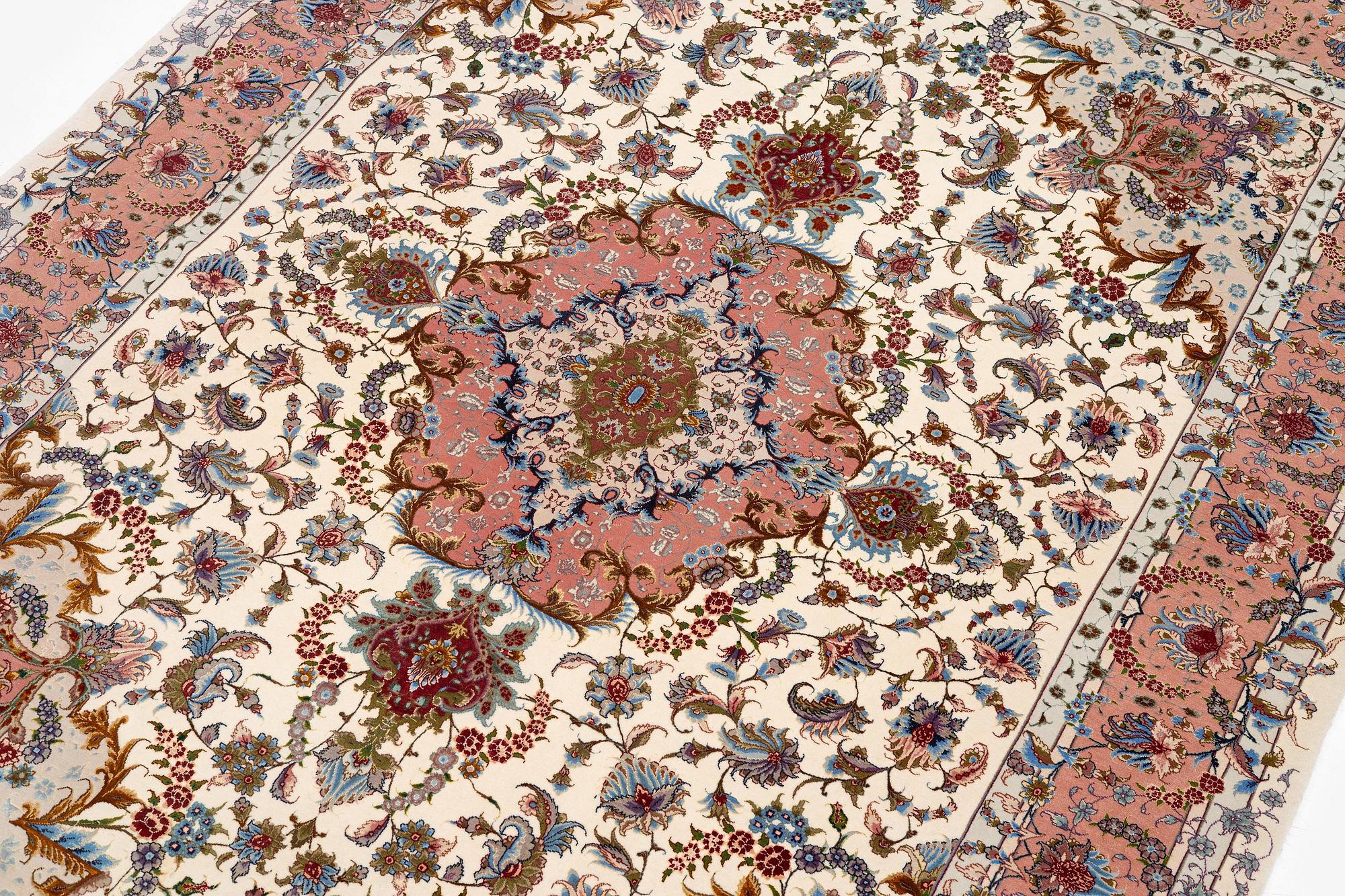 Matta, Old Täbris, Nordvästra Persien, part silk, signerad, ca 215 x 151 cm.