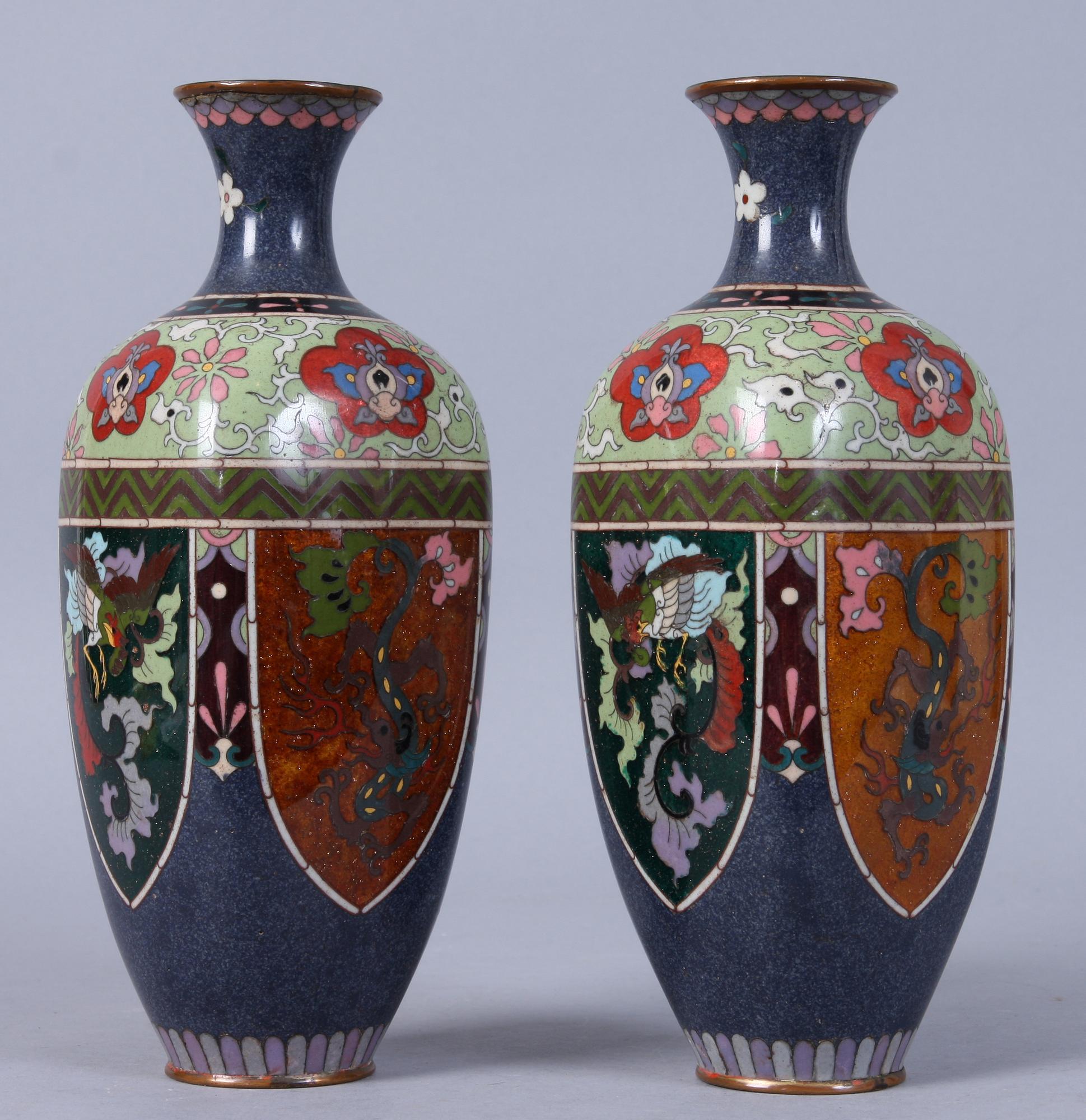 VASER, ett par, cloisonné, 1900-talets första kvartal.